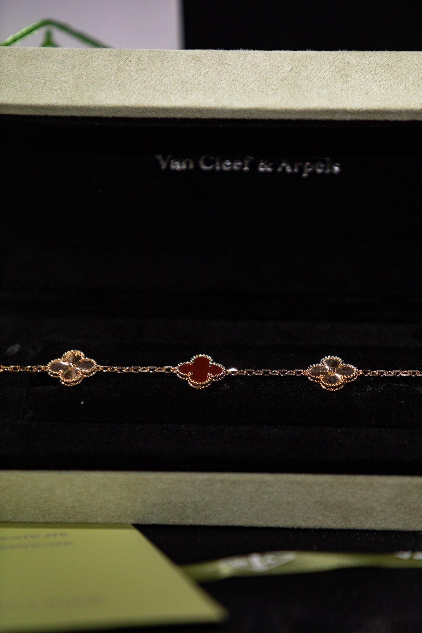 PULSERA VAN CLEFF CON BAÑO DE ORO DE 18K