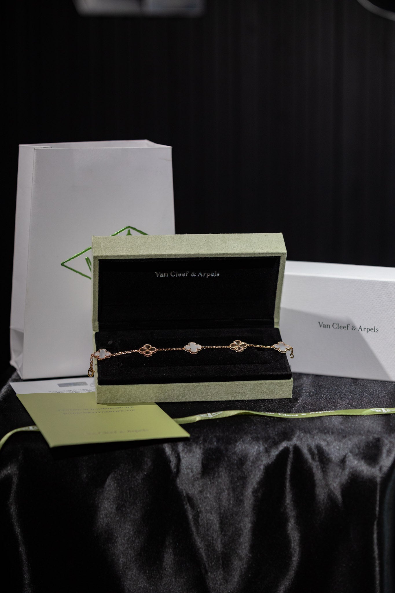 PULSERA VAN CLEFF CON BAÑO DE ORO DE 18K