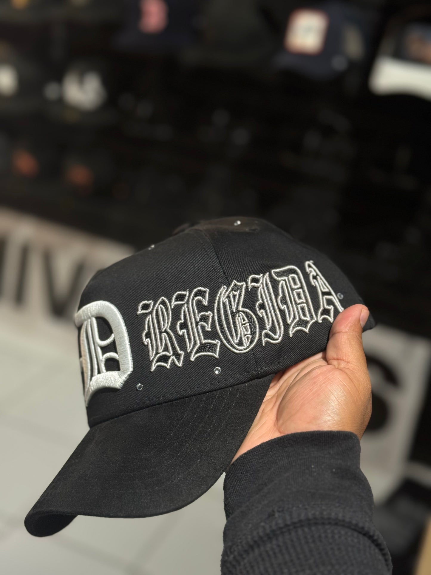 DANDY X FUERZA REGIDA “CRISTALS”