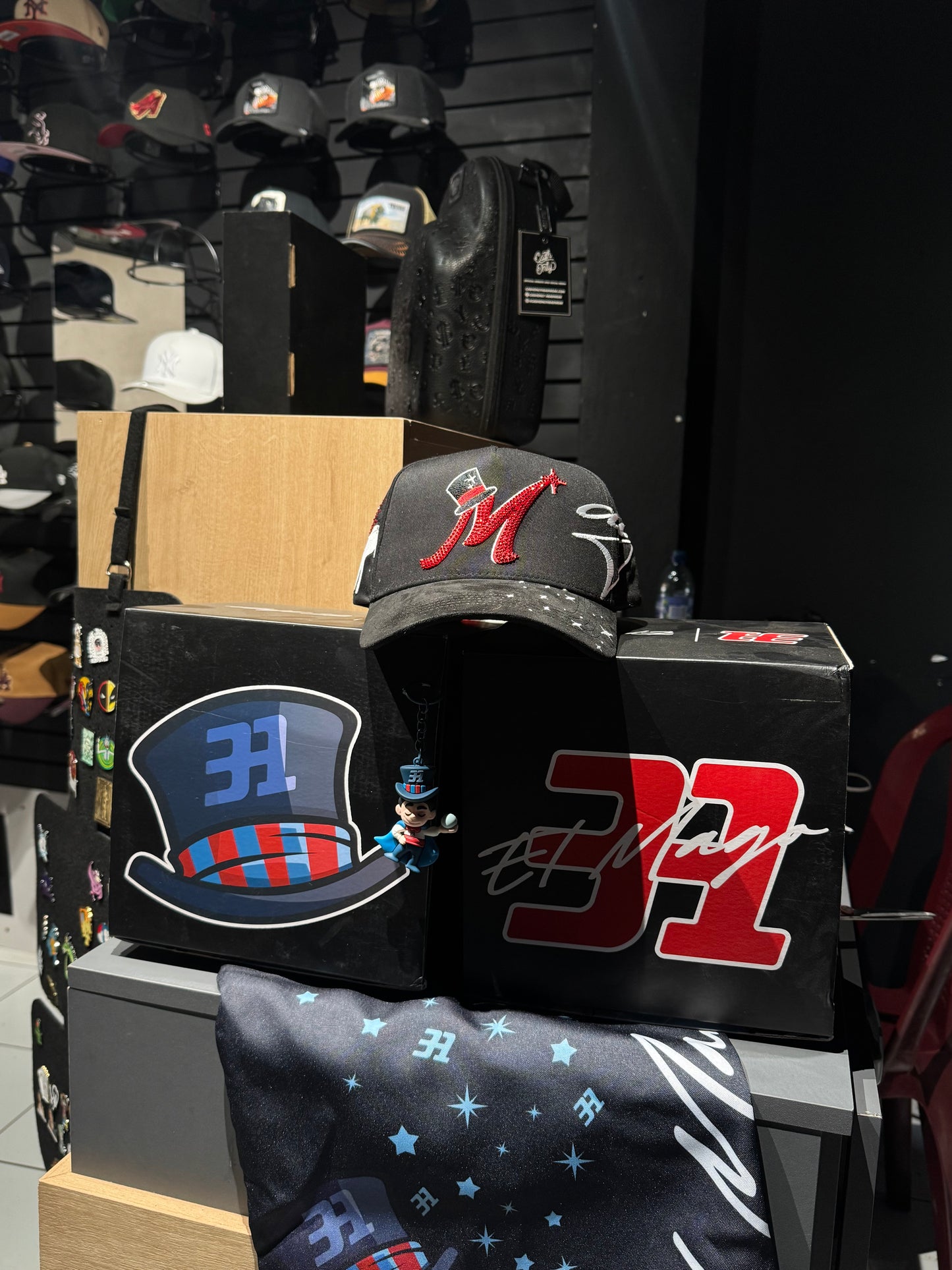 31 HATS “MAGO ROJA”