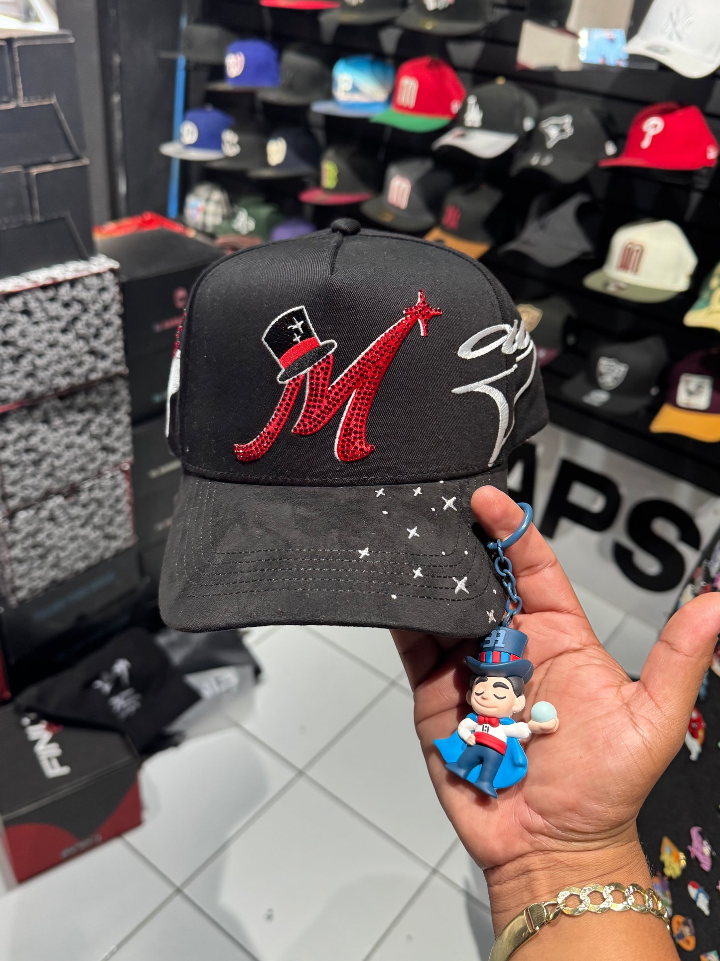 31 HATS “MAGO ROJA”