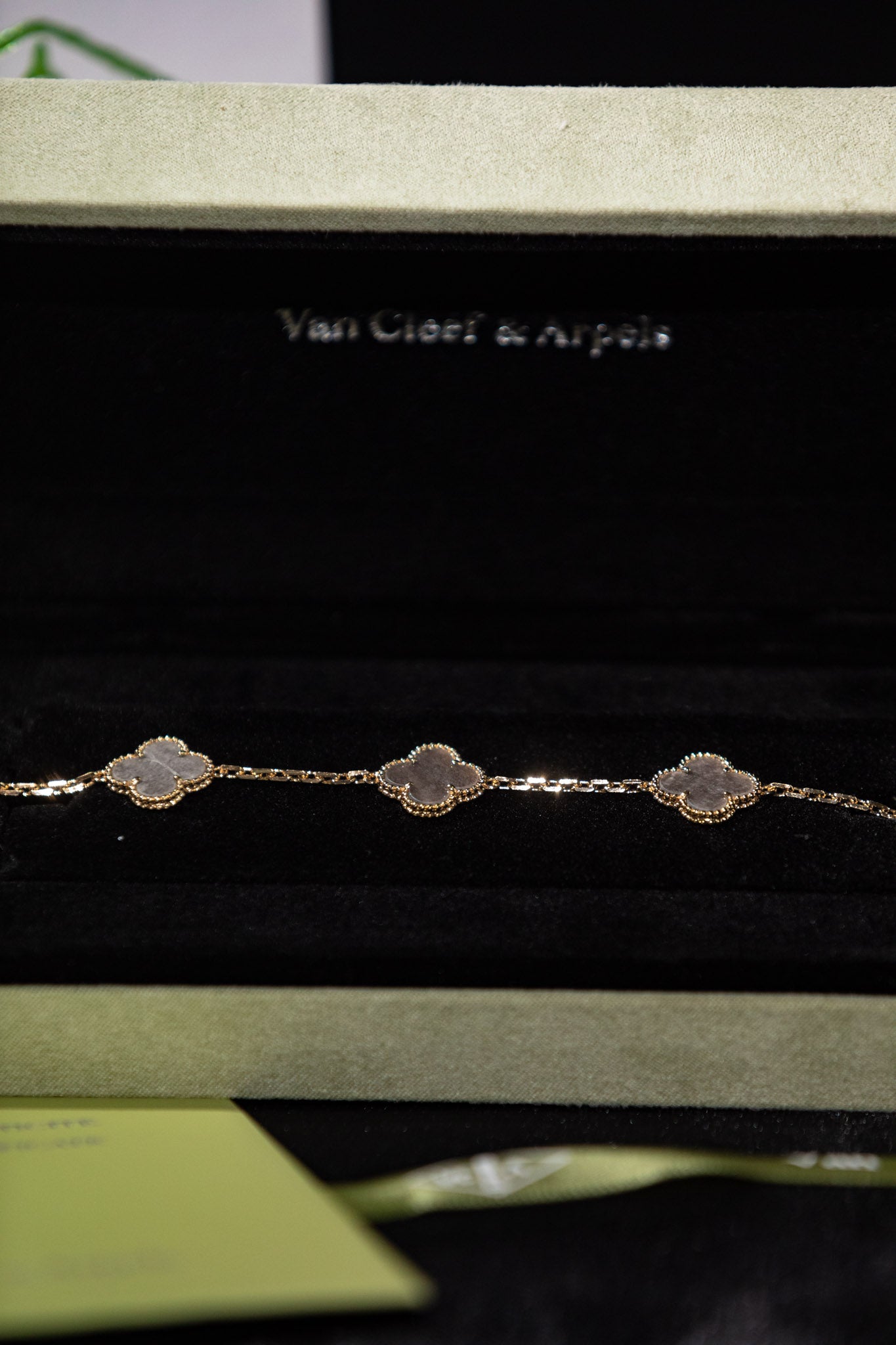 PULSERA VAN CLEFF CON BAÑO DE ORO DE 18K