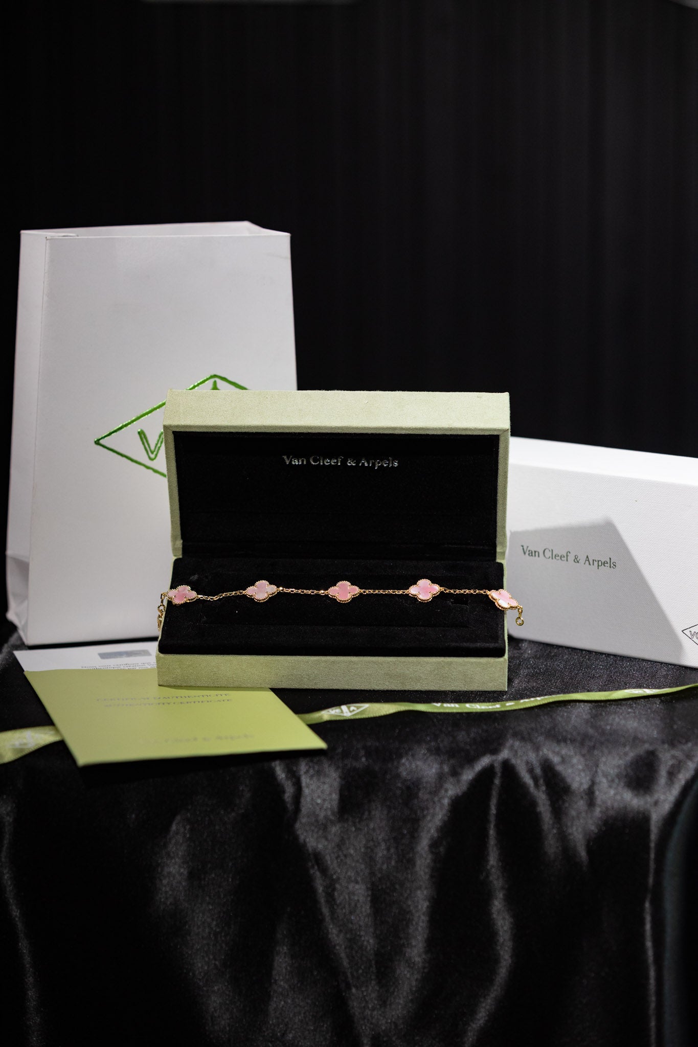 PULSERA VAN CLEFF CON BAÑO DE ORO DE 18K