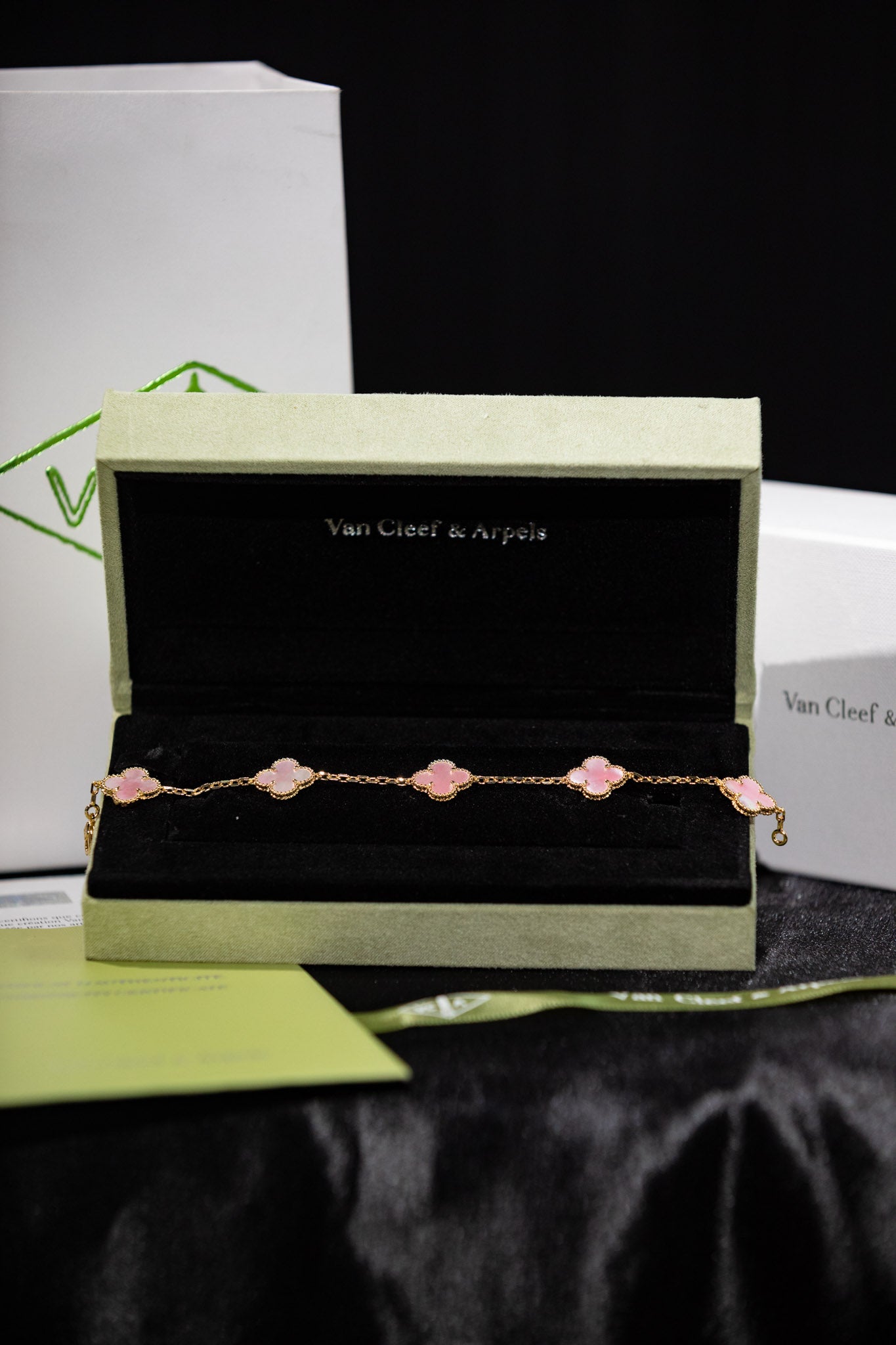 PULSERA VAN CLEFF CON BAÑO DE ORO DE 18K