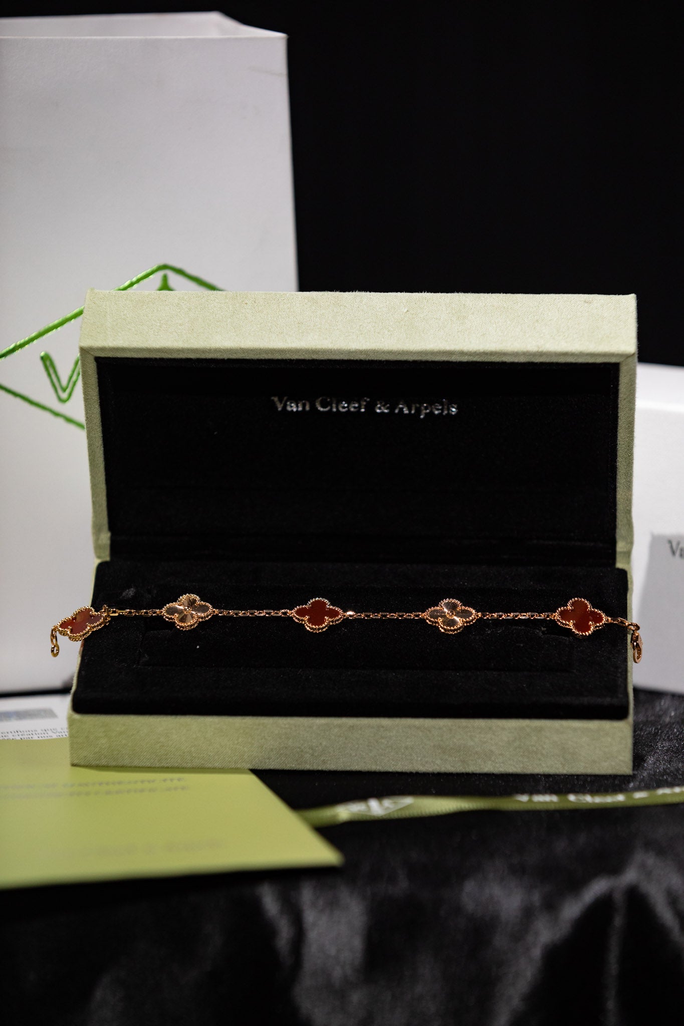 PULSERA VAN CLEFF CON BAÑO DE ORO DE 18K