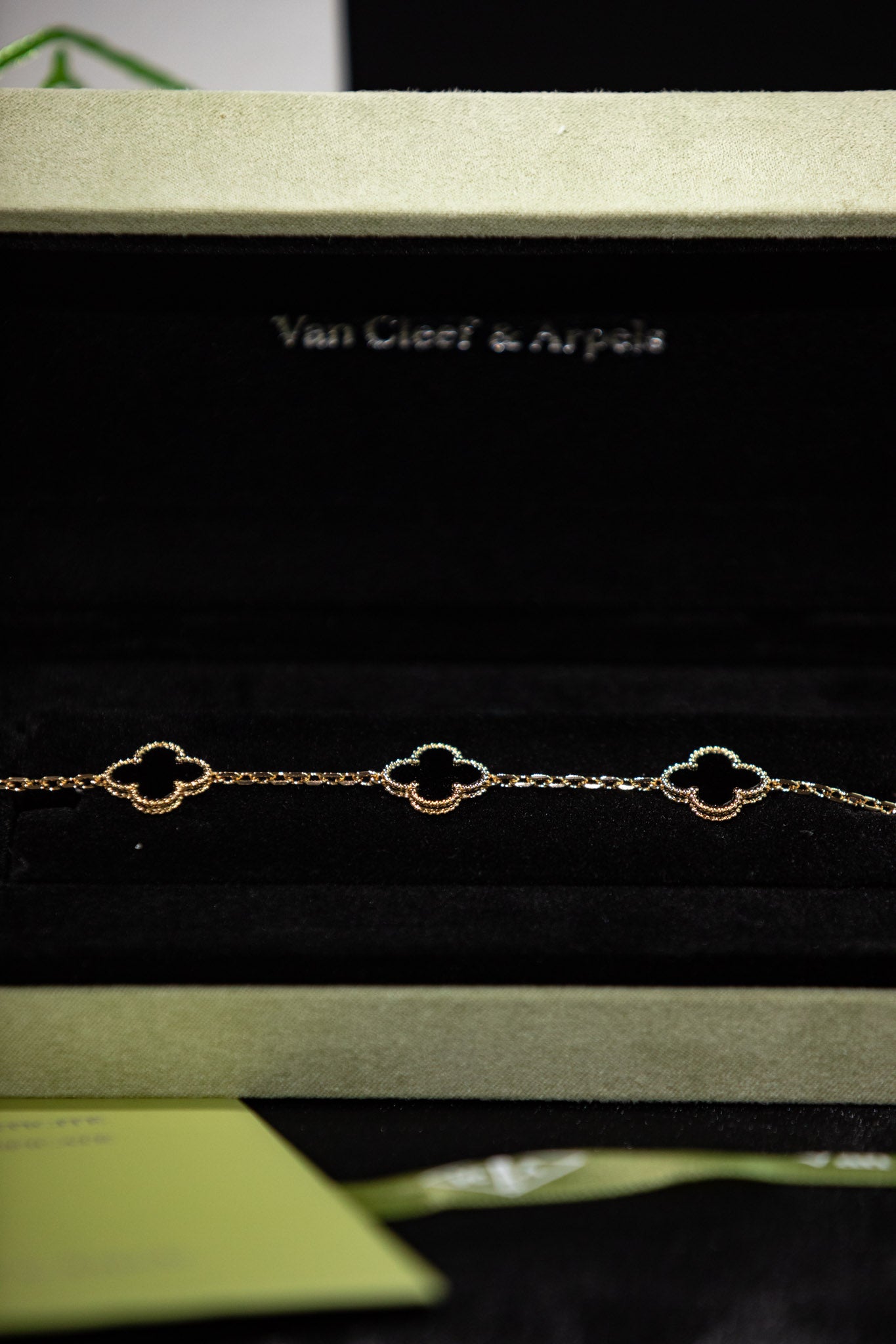PULSERA VAN CLEFF CON BAÑO DE ORO DE 18K