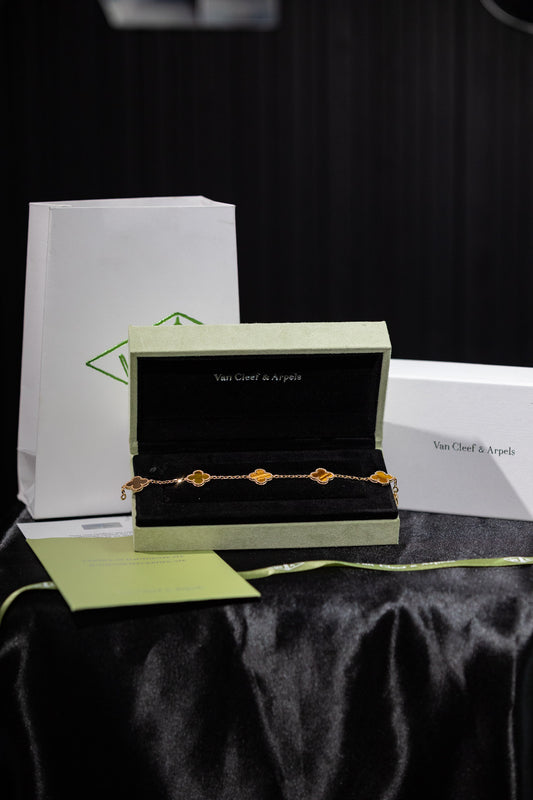 PULSERA VAN CLEFF CON BAÑO DE ORO DE 18K