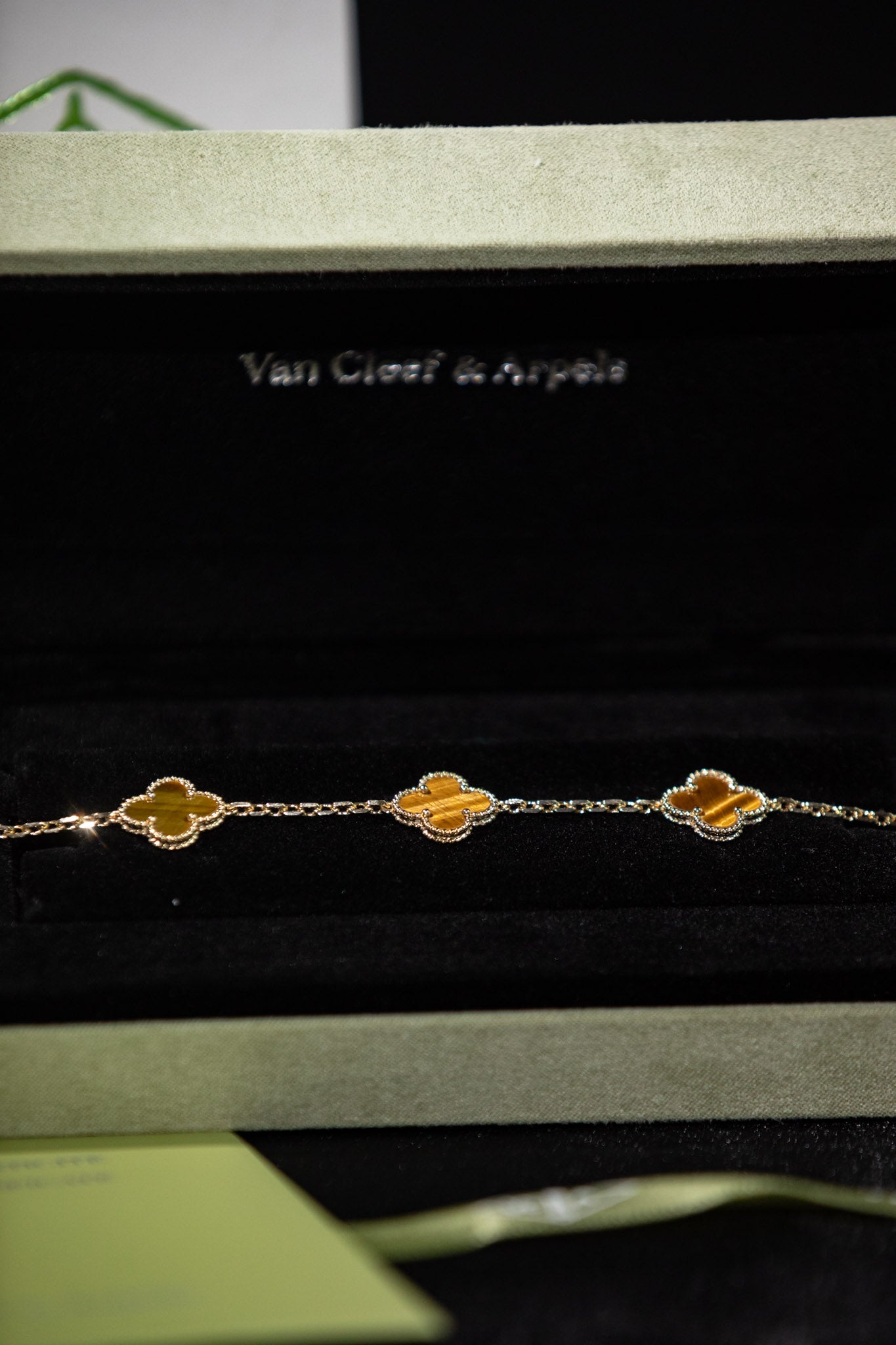 PULSERA VAN CLEFF CON BAÑO DE ORO DE 18K
