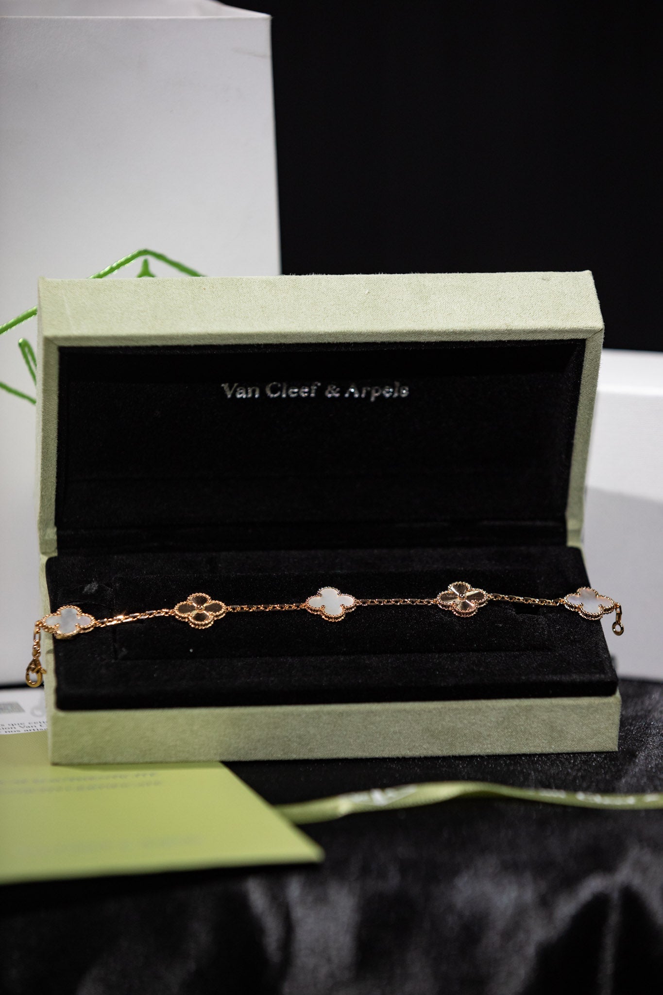 PULSERA VAN CLEFF CON BAÑO DE ORO DE 18K