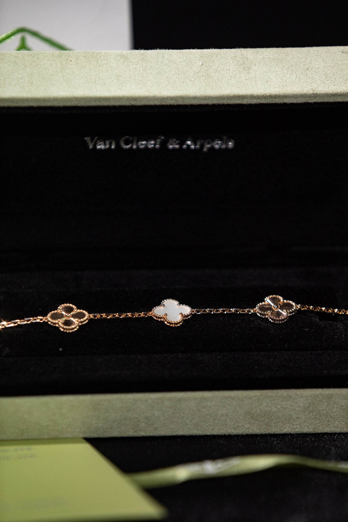 PULSERA VAN CLEFF CON BAÑO DE ORO DE 18K